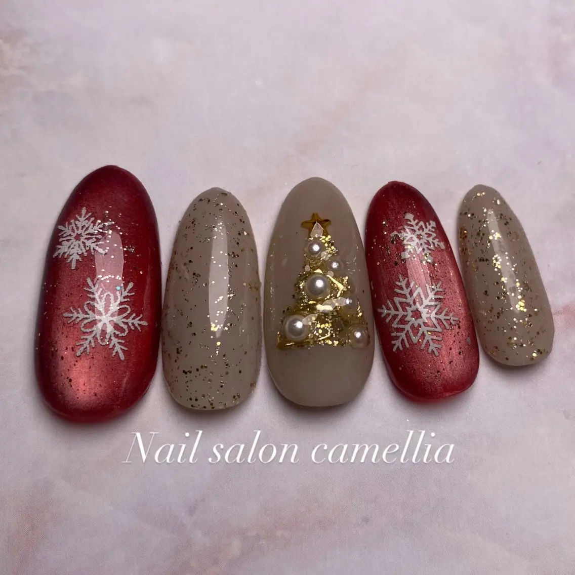 ネイル マグネットネイル 冬ネイル クリスマス ハンドネイル nailsalon camelliaのネイルデザイン