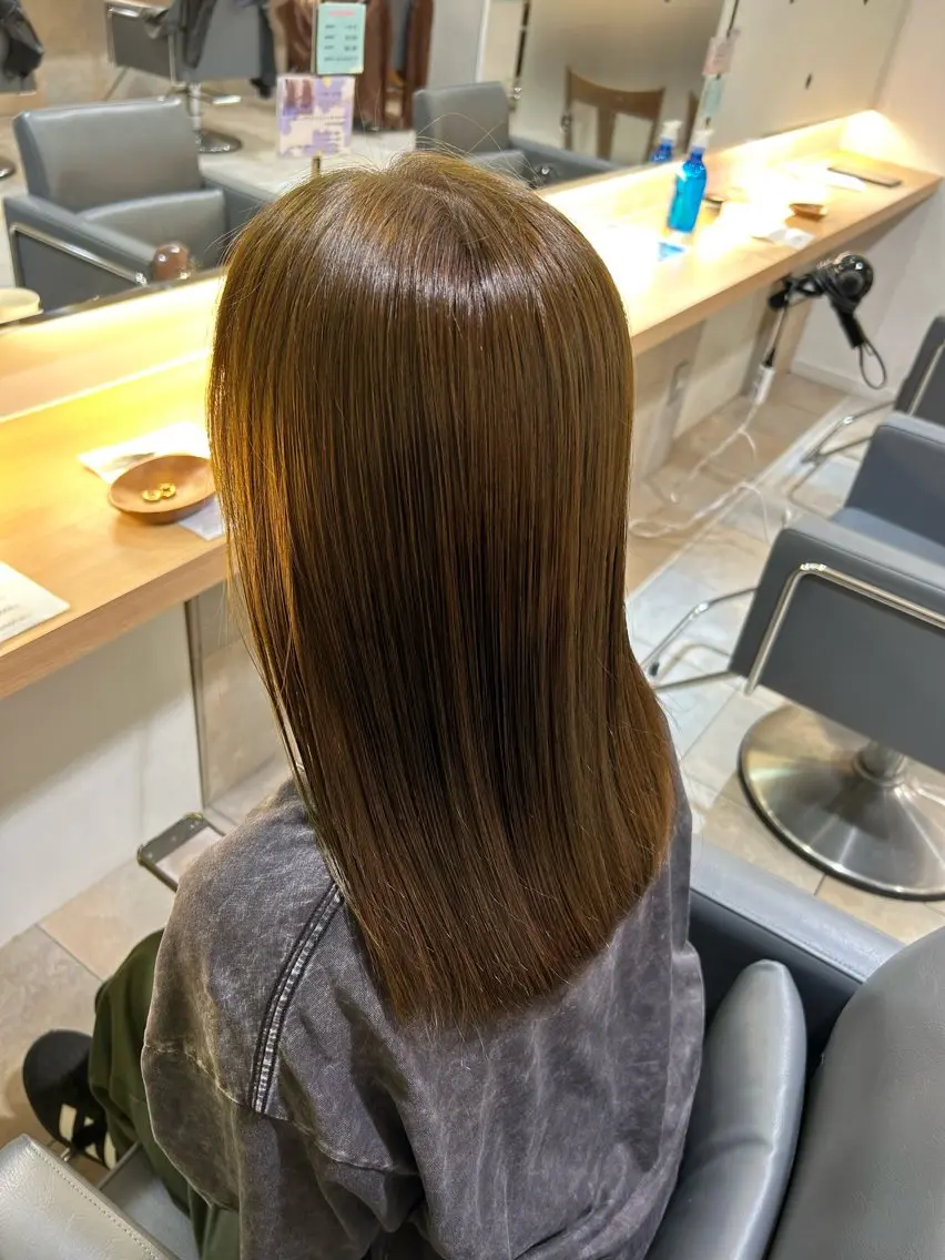 カラー 菅沼 紀世／顔周りレイヤーのヘアスタイル
