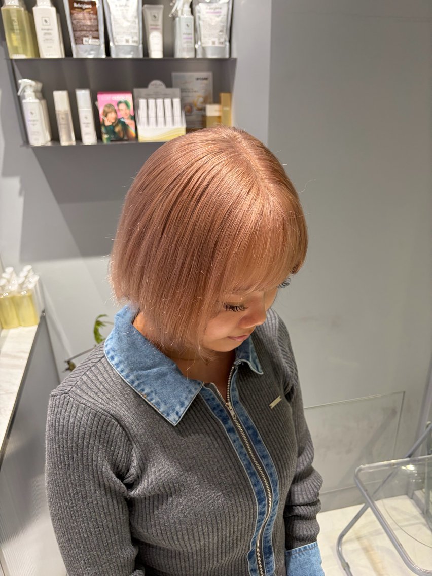 ショート カラー cocoyu/新宿 /ブリーチカラーのヘアスタイル