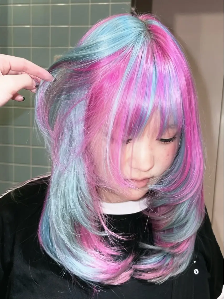 セミロング カラー デザインカラー ミント ピンクカラー ハイレイヤー レイヤーカット 🪽デザインカラー/ ブリーチ/陽向🪽のヘアスタイル
