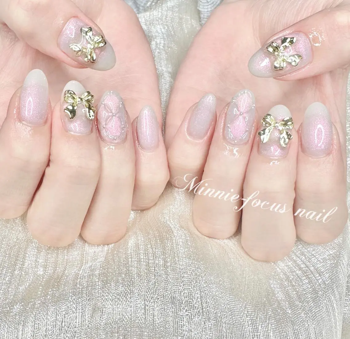 ネイル オーロラネイル キラキラネイル 韓国ネイル 持ち込み リボン 🧸Luvia nail✨のネイルデザイン