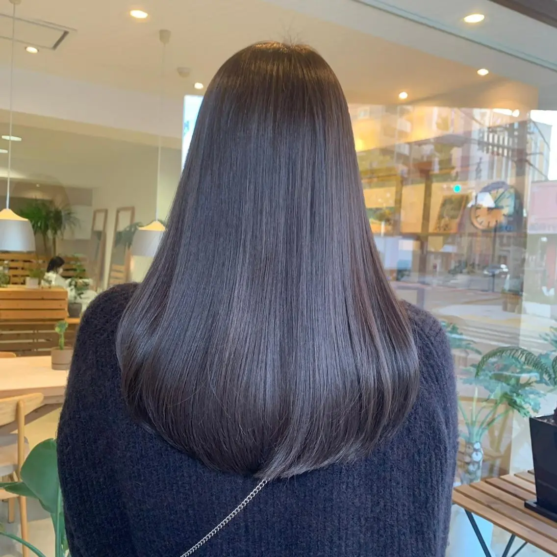 セミロング カラー コバヤシ リョウのヘアスタイル