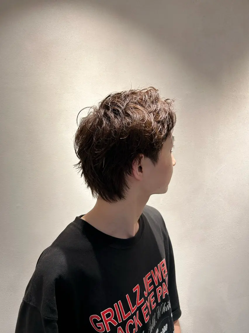 カラー メンズ メンズブリーチ ブリーチ ブラウンカラー ブリーチなしカラー カット ヘアカラー いぶき/カラー/ センターパートの天才のヘアスタイル