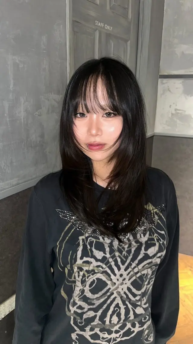 ロング 顔まわりレイヤー 伸ばしかけ 韓国風ヘア レイヤーカット シースルーバング カット bococa |向ヶ丘遊園/マナカのヘアスタイル