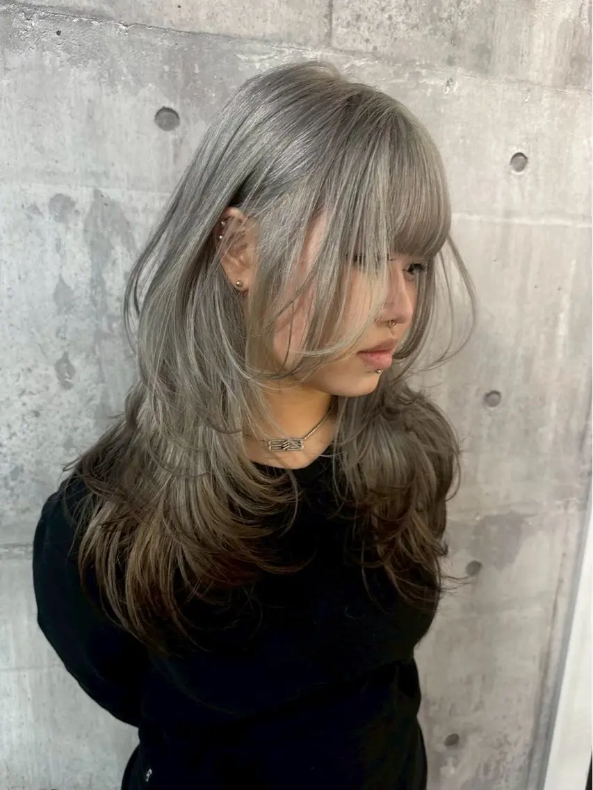 ロング カラー ブリーチ ダブルカラー ヘアカラー カワズ ソラのヘアスタイル