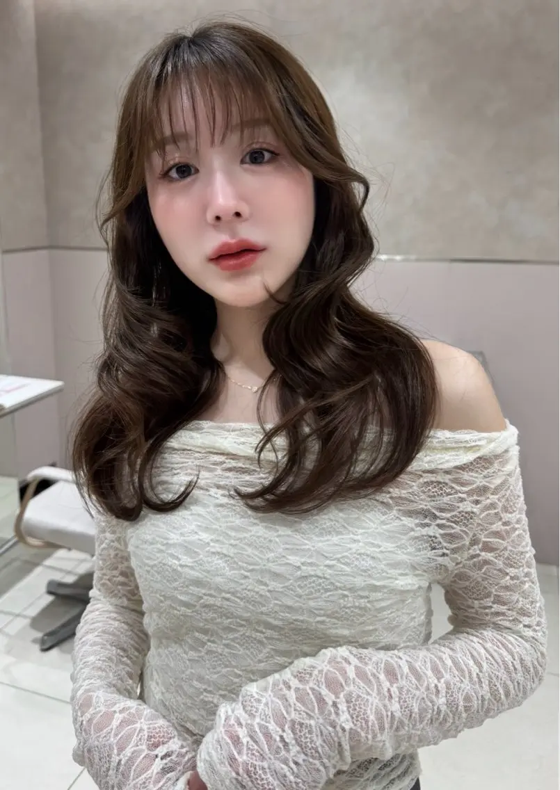 【❣️人気No. 1❣️】🌈韓国風似合わせカット🌈+✨うる艶カラー✨+✨極上トリートメント✨¥9000の写真