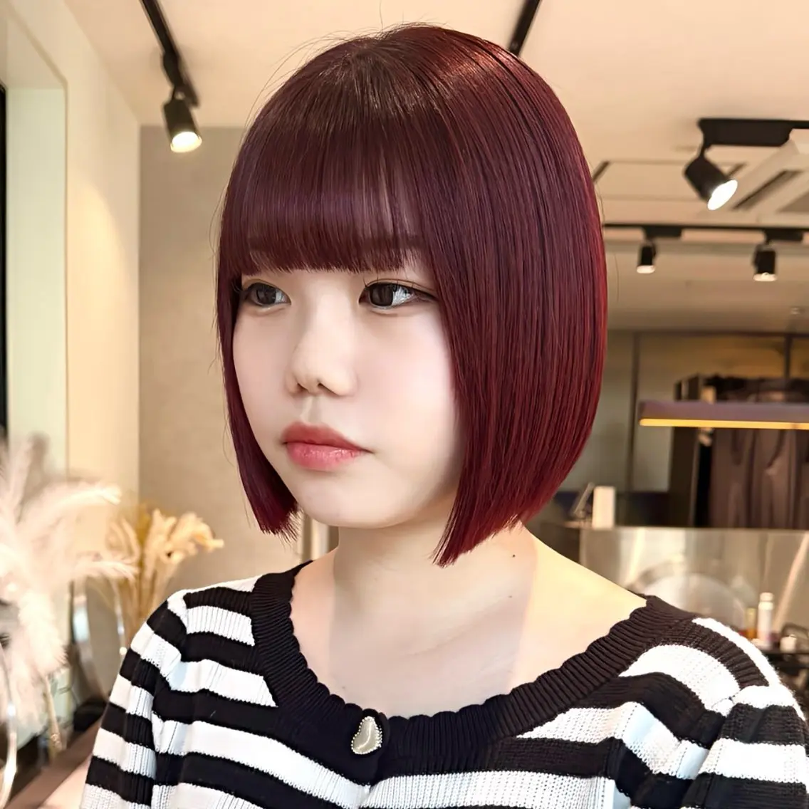 ショート カラー 切りっぱなしボブ ブリーチ ボルドーカラー ブリーチなしカラー ボブ カット ヘアカラー 髪質改善/ブリーチ/ ボブ特化/よしきのヘアスタイル