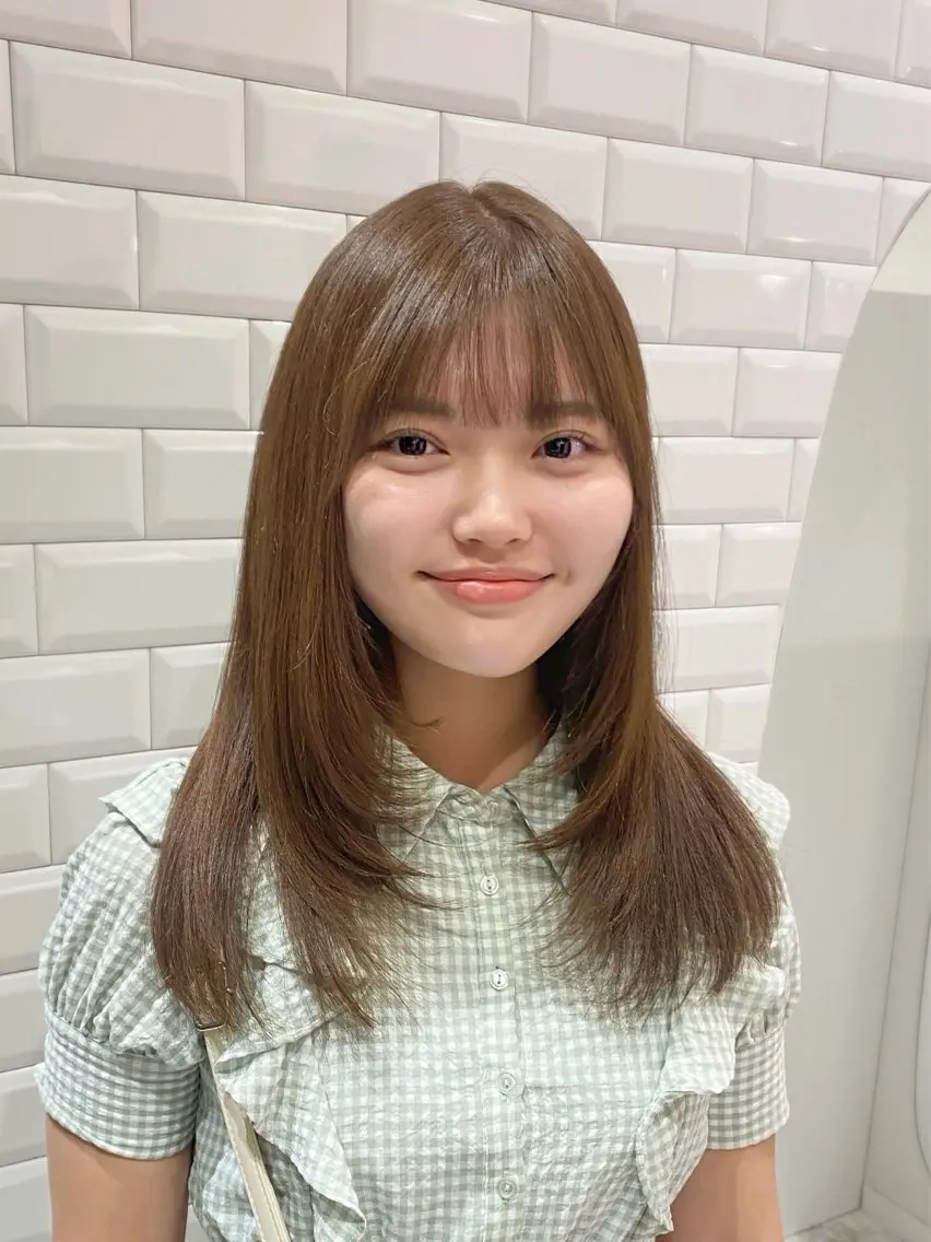 セミロング カラー ベージュカラー ブリーチ ダブルカラー ブリーチなしカラー オリーブベージュ ヘアカラー RIKA韓国ヘア/く びれヘア/上品カラーのヘアスタイル