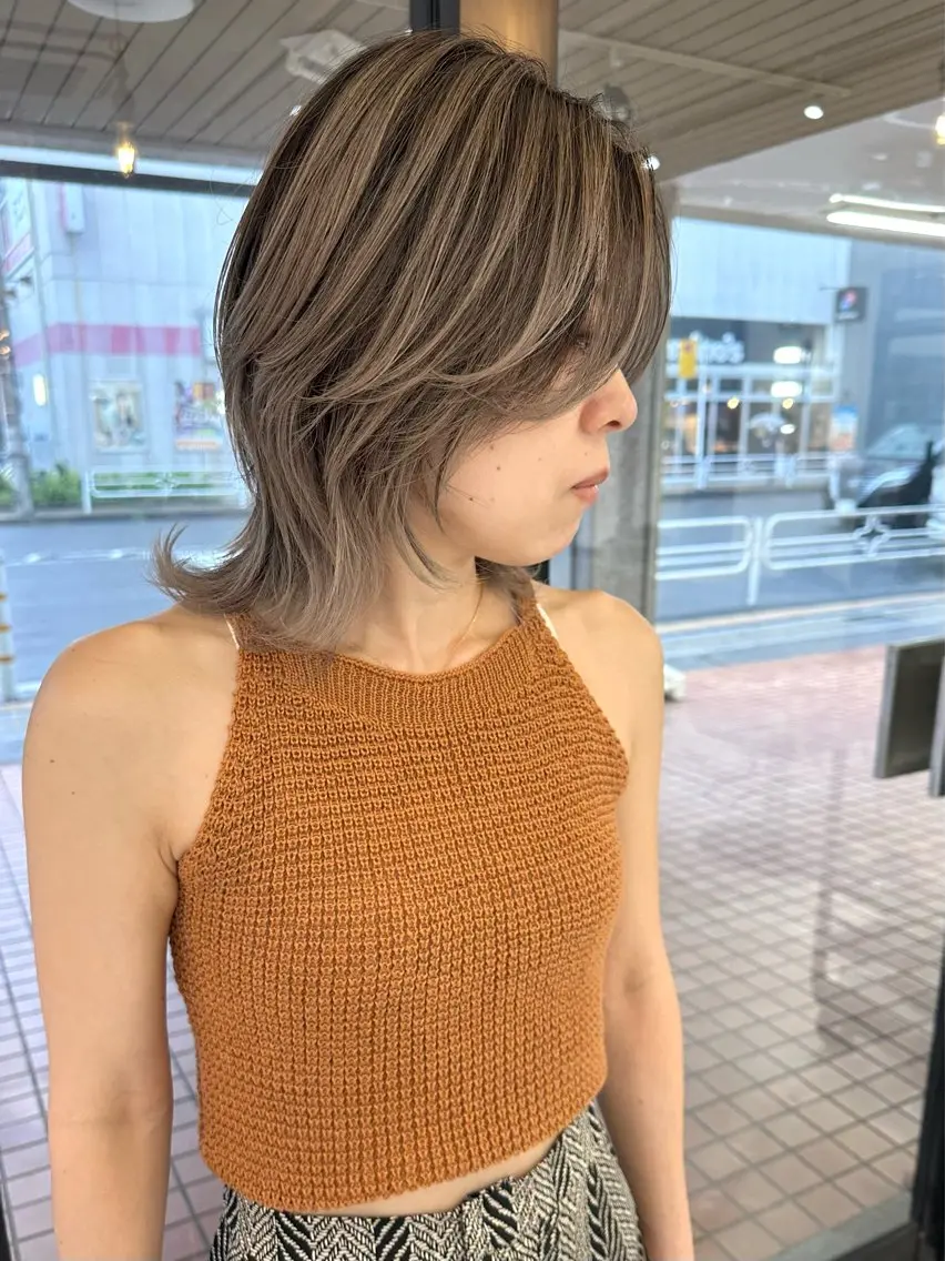 カラー 🩵HOLLY🩵 ブリーチ🩵カレンのヘアスタイル