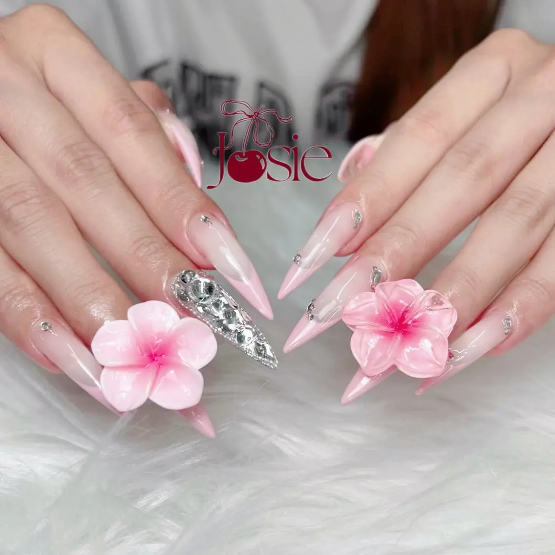 ネイル 長さ出し キラキラネイル 韓国ネイル ロングネイル ワンホンネイル ハンドネイル Josie nail salonのネイルデザイン