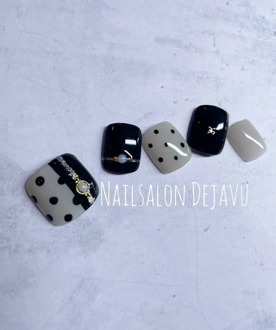 ネイル フットネイル フットネイル Nail salon Dejavu 🌿のネイルデザイン