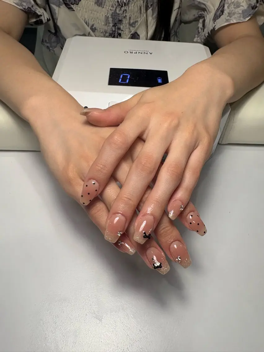 ネイル チークネイル ドット リボン ワンホンネイル ハンドネイル Ema Nail 東梅田店ミキのネイルデザイン