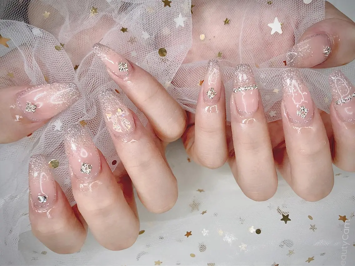 ネイル I-nailロング /ワンホン/キラキラのネイルデザイン