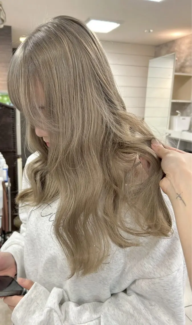 カラー ヘアカラー ハイトーンカラー✨ 慶田玲和のヘアスタイル