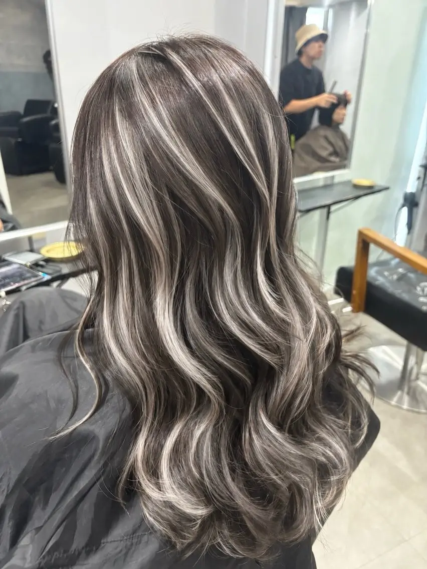 ロング ハイライト 🤍HIKARI🤍 ハイライトのヘアスタイル