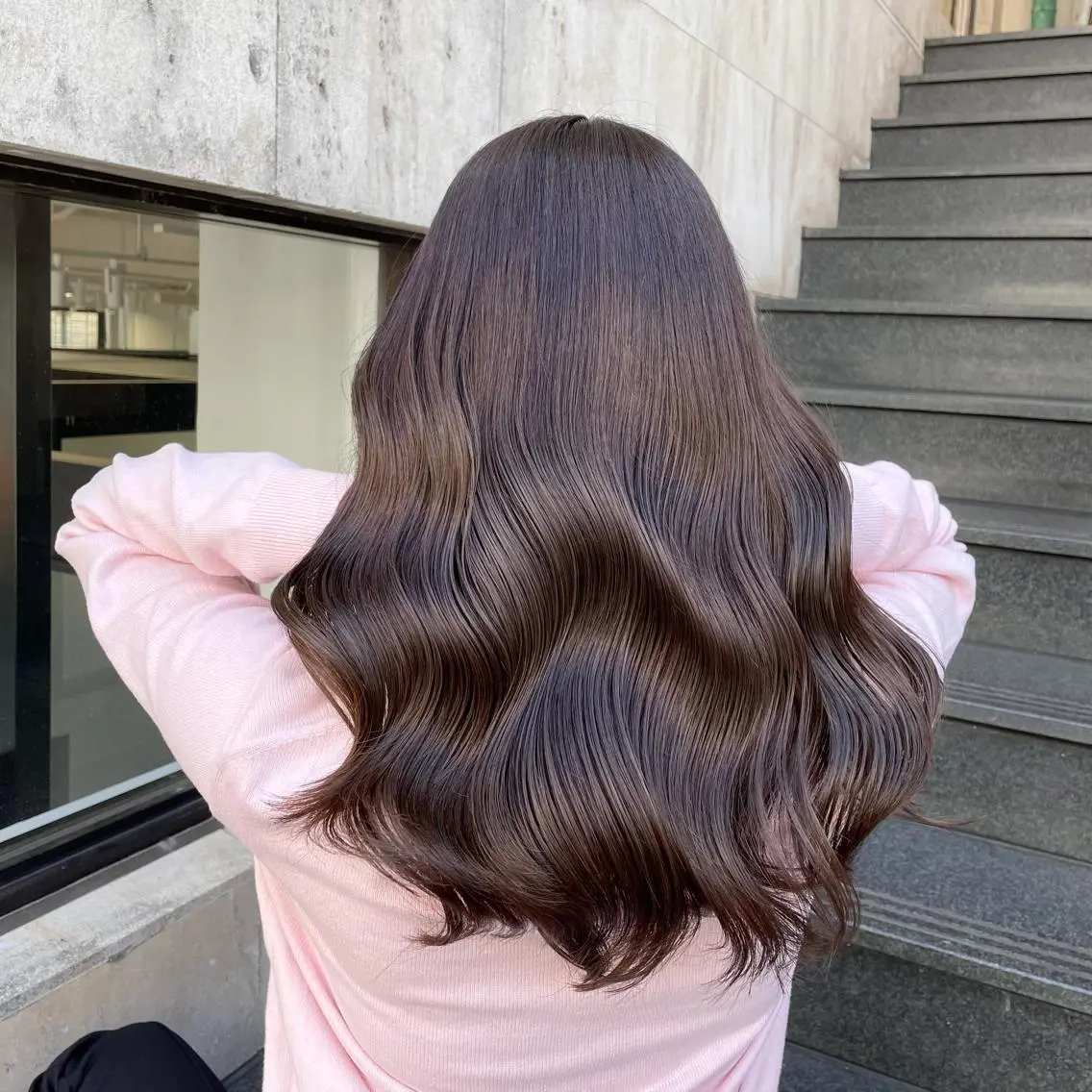 セミロング カラー ミヤザキ タクトのヘアスタイル