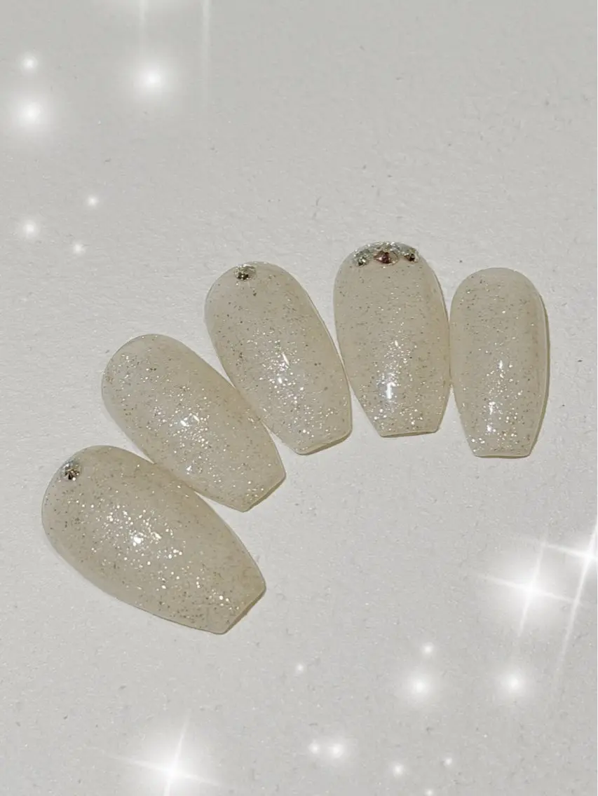 ネイル オーロラネイル キラキラネイル ラメ(グリッター) ストーンネイル ホワイト ハンドネイル Dress Me Nail 鈴木のネイルデザイン