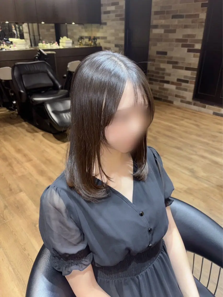 ミディアム レイヤーカット LUCIE立川 SARIIのヘアスタイル