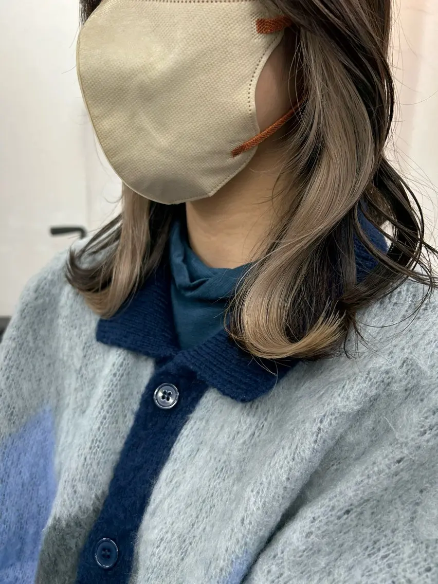 ミディアム カラー ベージュカラー イヤリングカラー ホワイトベージュ トリートメント RYOSUKE ハイトーンのヘアスタイル