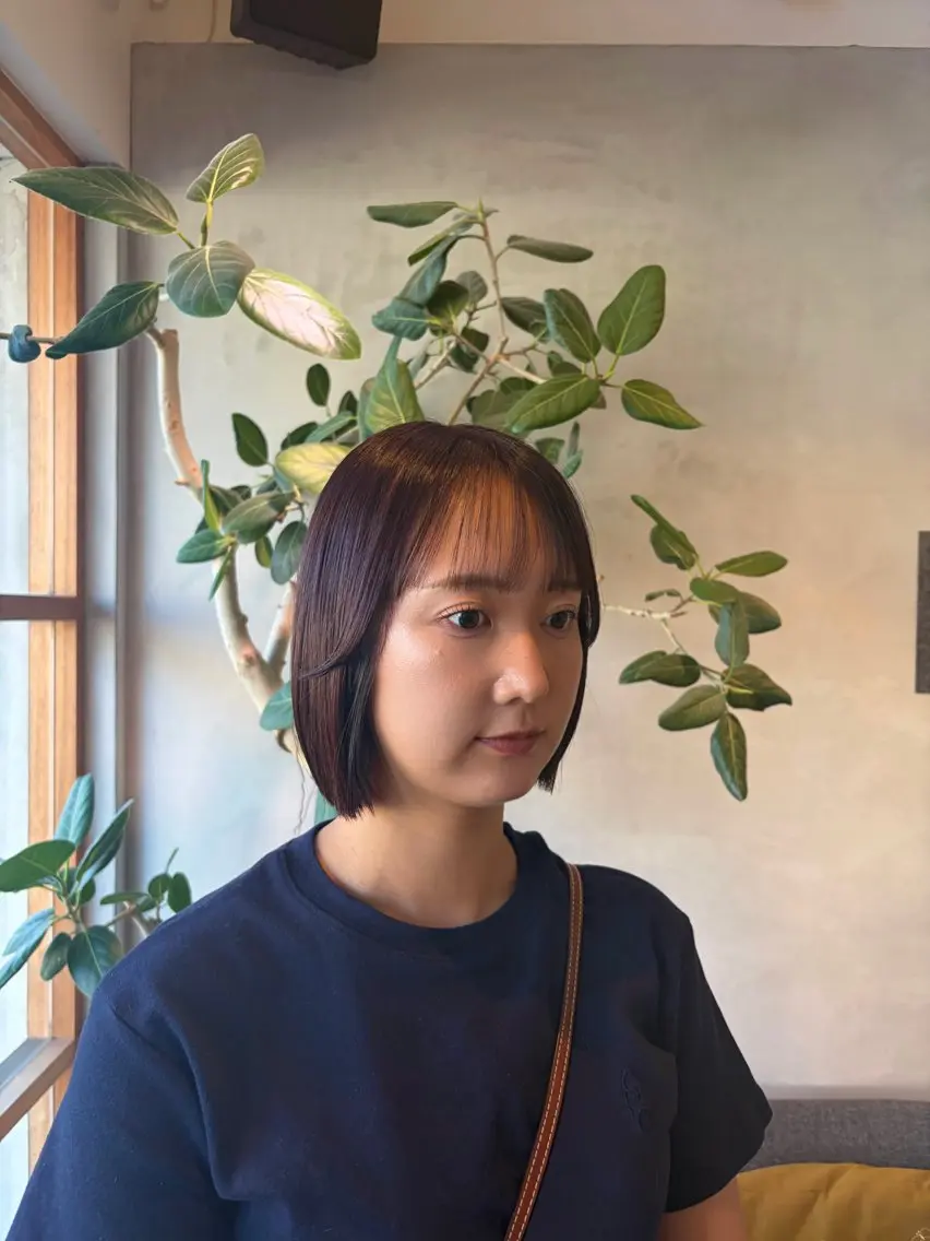 ミディアム カラー 切りっぱなしボブ ブラウンカラー レッドカラー レッドブラウン ボブ カット ヘアカラー トリートメント momoka オリーブ/ベージュのヘアスタイル