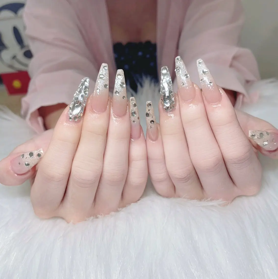 ロング ハンドネイル エクラ ネイルのネイルデザイン