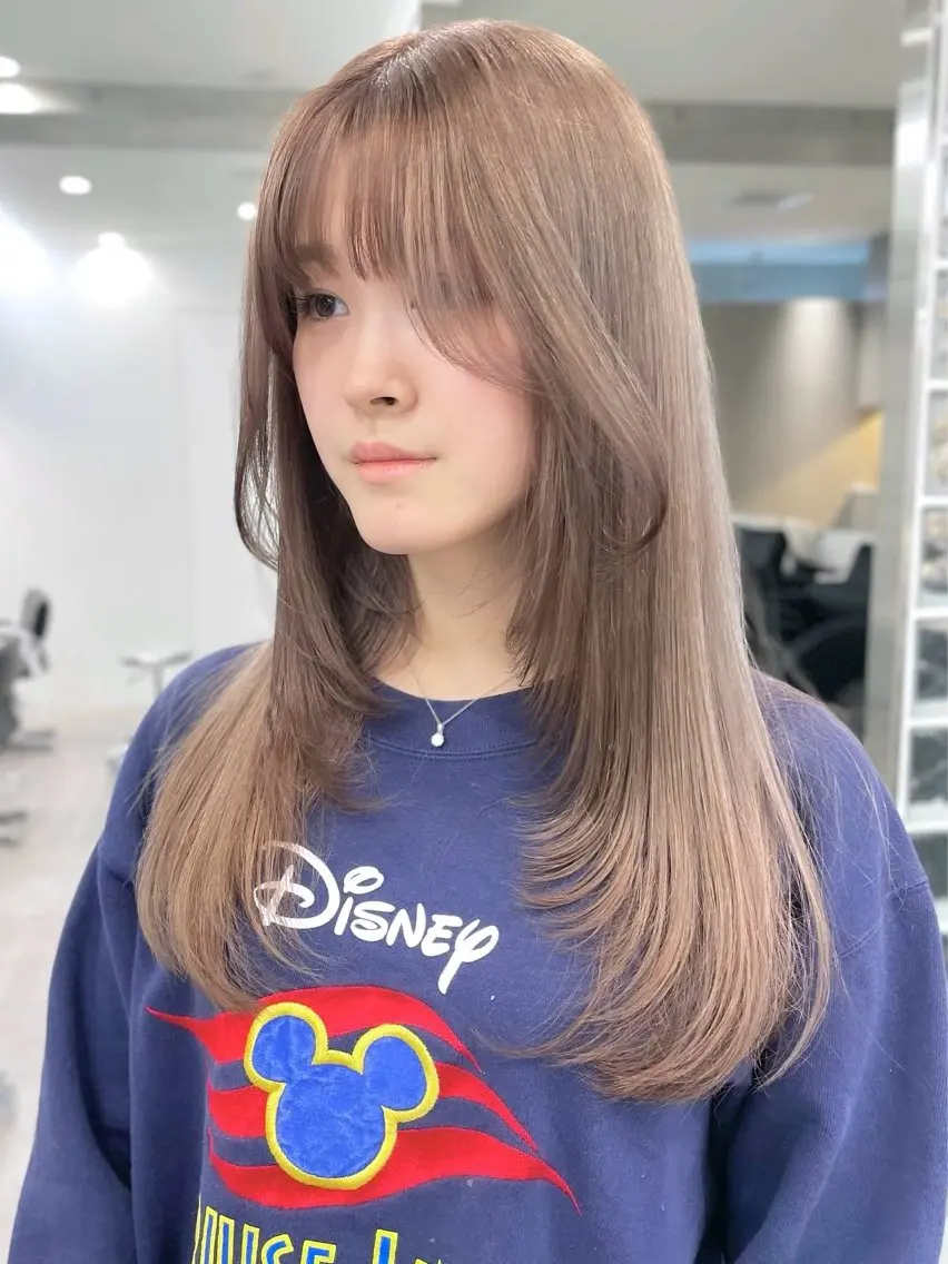 セミロング ハイトーン💎 ホワイトベージュ坪谷のヘアスタイル