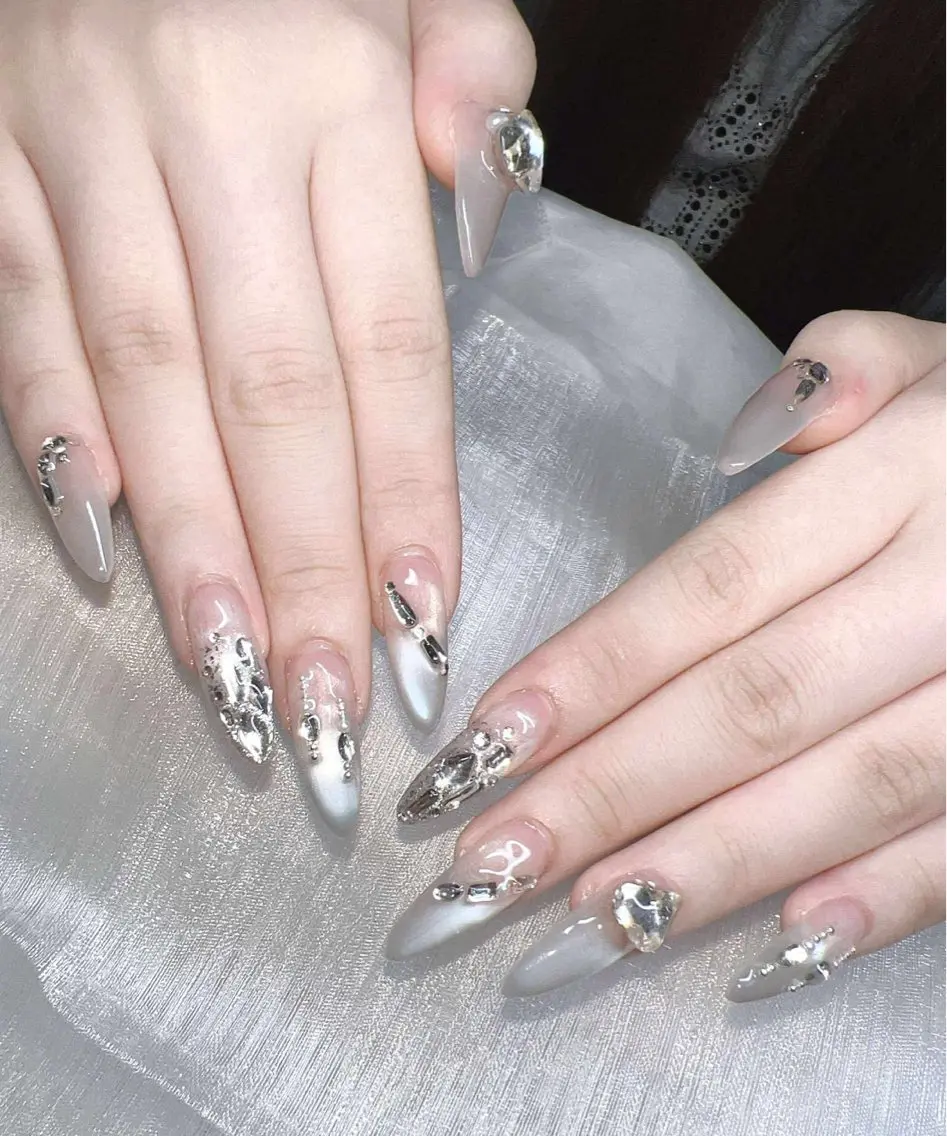 ネイル ハンドネイル Lee Nailsのネイルデザイン