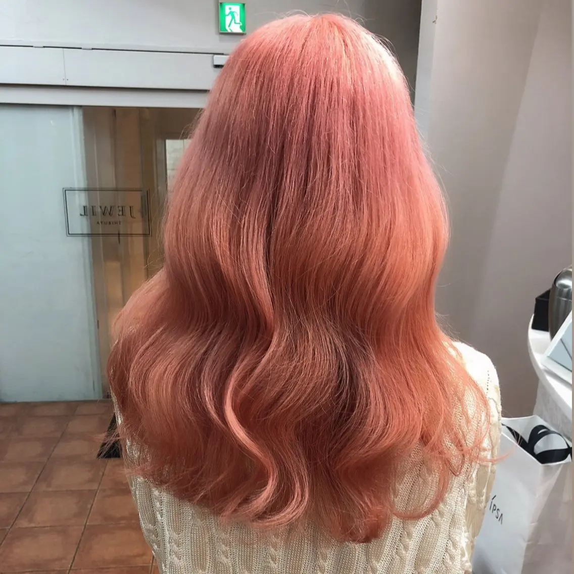 ロング カラー 髪質改善 トリートメント ブリーチなしピンク 赤井龍斗のヘアスタイル