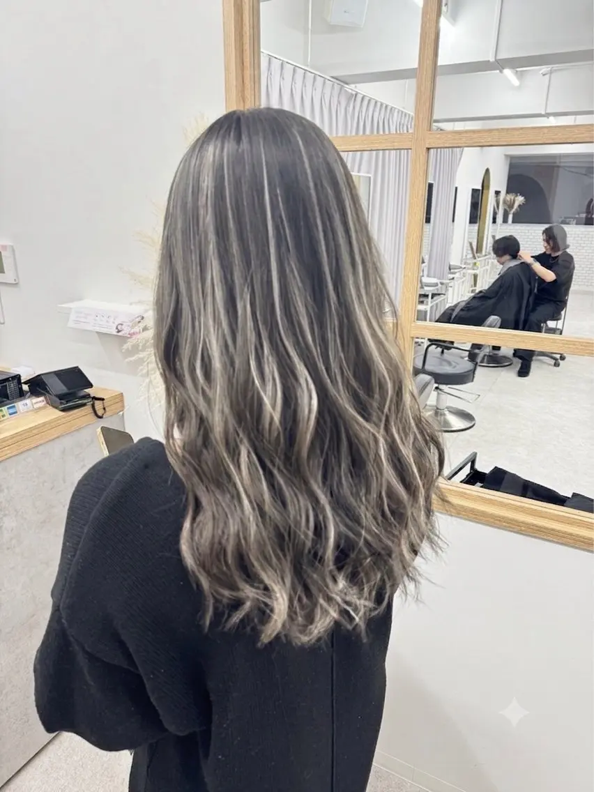 ロング 透明色艶カラー× レイヤー/ツバサのヘアスタイル