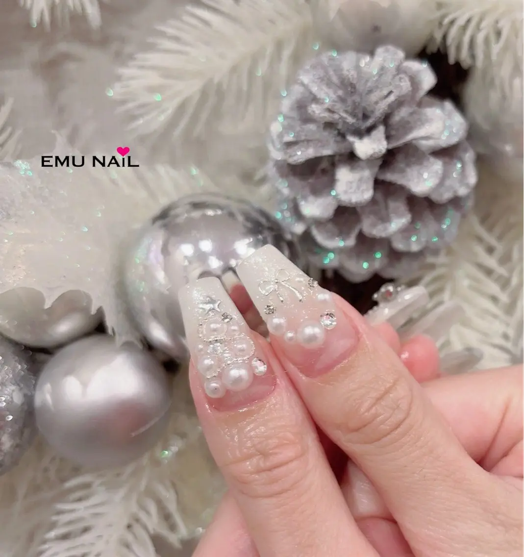 ネイル ストーンネイル EMU NAILのネイルデザイン