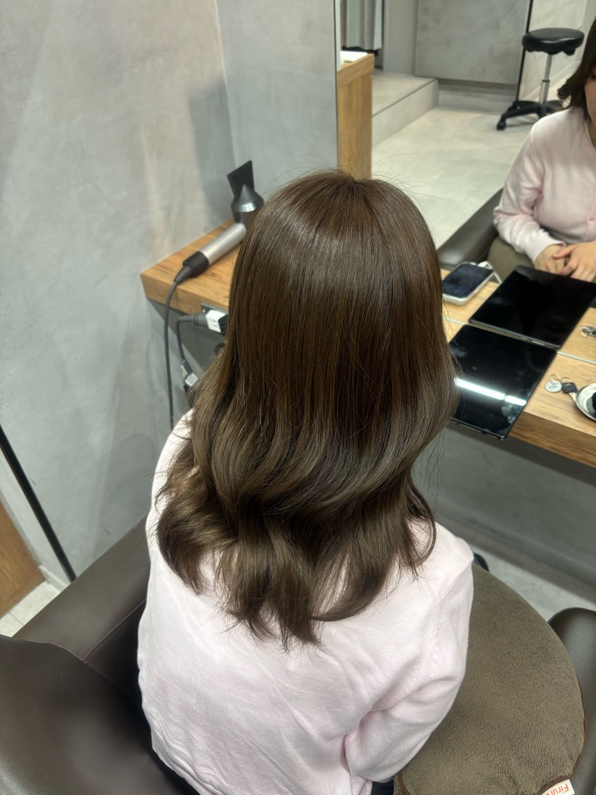 セミロング ヘアカラー 🤍艶モテカラー♡ ブラウン🤍Rimiのヘアスタイル