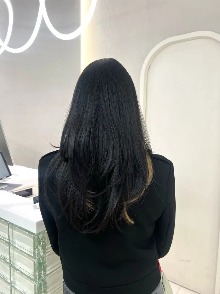 ロング GAGA AMIKAのヘアスタイル