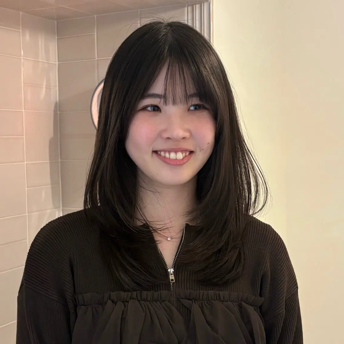 セミロング レイヤーカット 蓑輪璃央 ショートカットのヘアスタイル