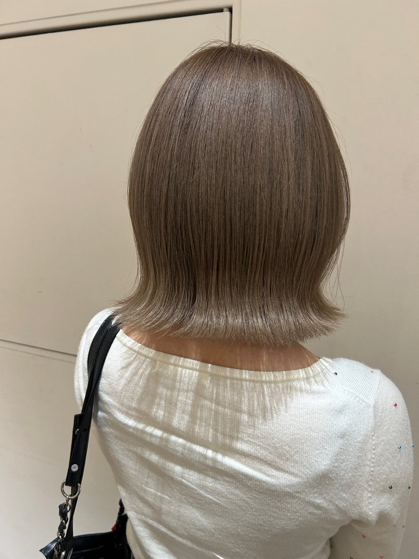 ミディアム カラー グレージュ ミルクティーグレージュ カット ヘアカラー CLEO hair / shionのヘアスタイル