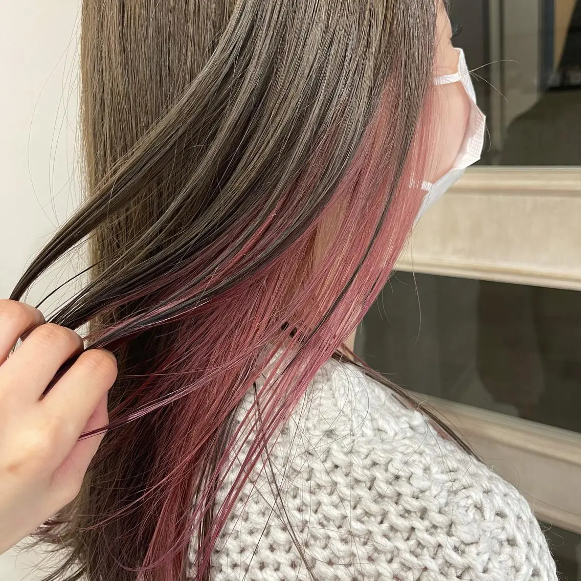 セミロング カラー インナーカラー ピンクカラー ヘアカラー UMEDA FIGAROのヘアスタイル