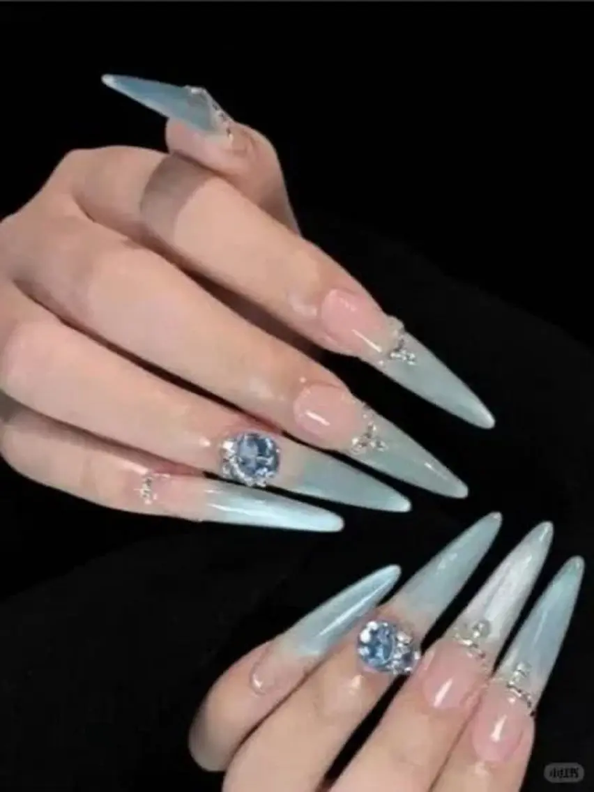 ネイル 長さ出し キラキラネイル 韓国ネイル ロングネイル ワンホンネイル ハンドネイル Josie nail salonのネイルデザイン