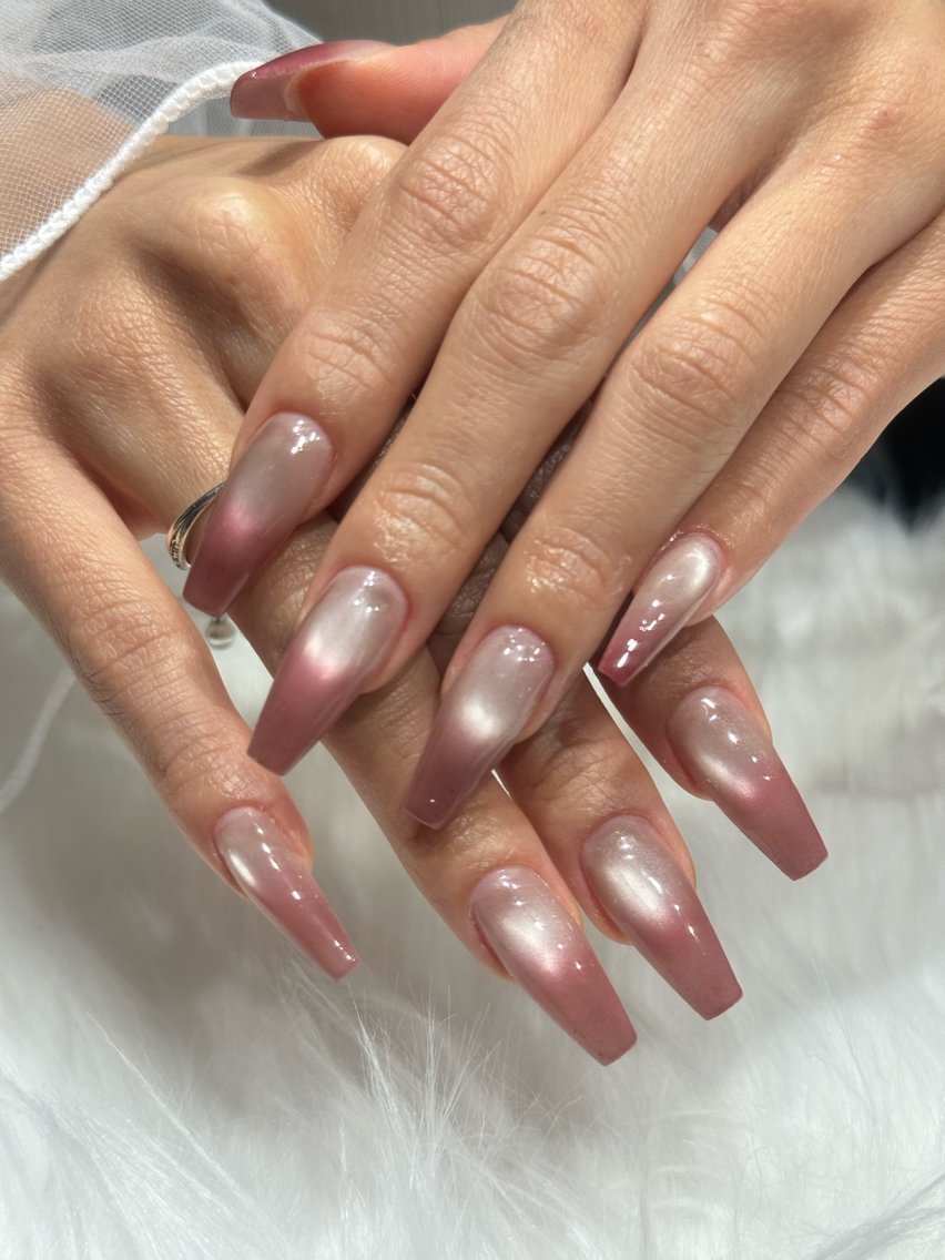 ネイル グラデーション キラキラネイル 韓国ネイル マグネットネイル ピンク ハンドネイル KOTORA NAILのネイルデザイン