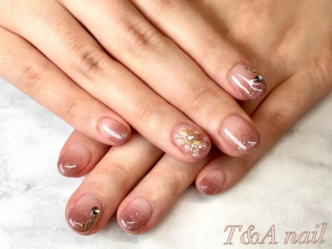 ショート ネイル フラワーネイル ジェルネイル グラデーション ニュアンスネイル スカルプネイル T&A nailのネイルデザイン