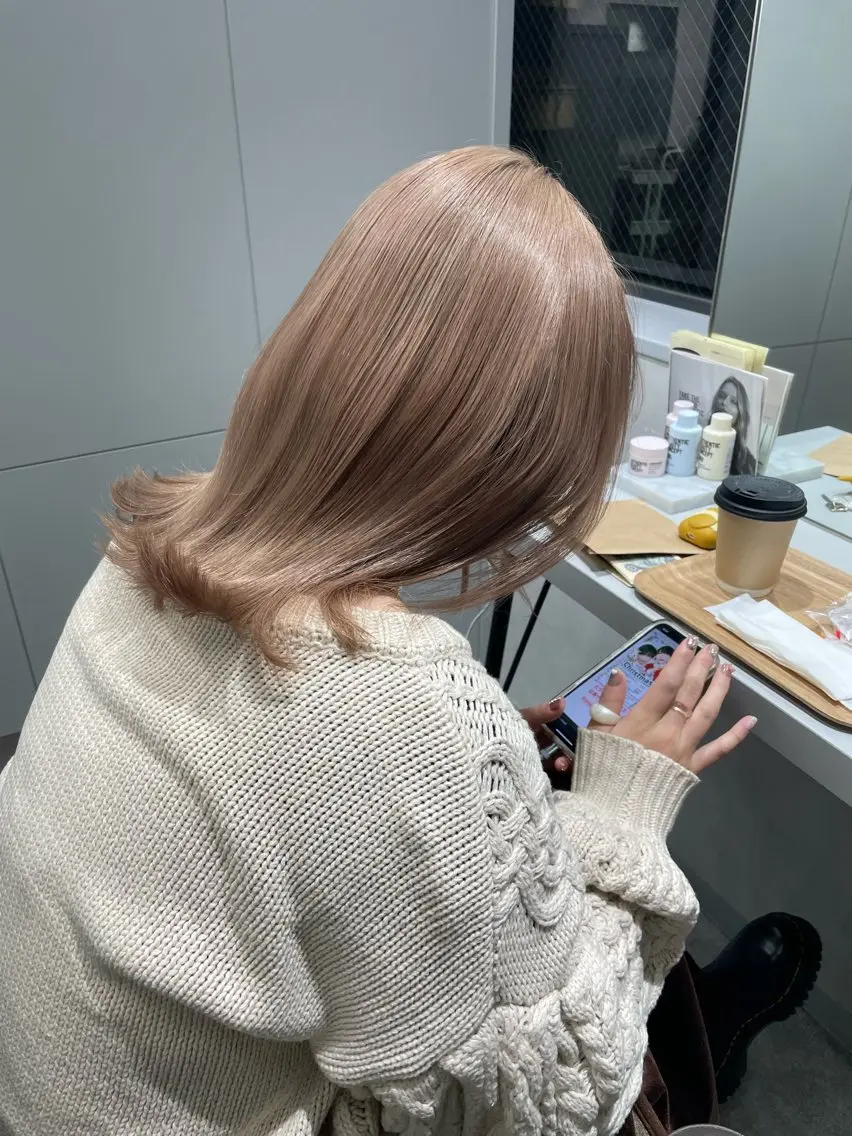 ミディアム カラー ベージュカラー ミルクティーベージュ 梅田/ミルクティー ベージュ sayaのヘアスタイル