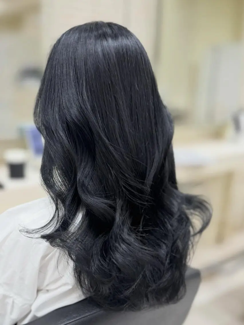 カラー 黒髪 ブルーカラー ブルーブラック ヘアカラー トリートメント 💎色落ちまで綺麗 寒色HARUKA💎のヘアスタイル
