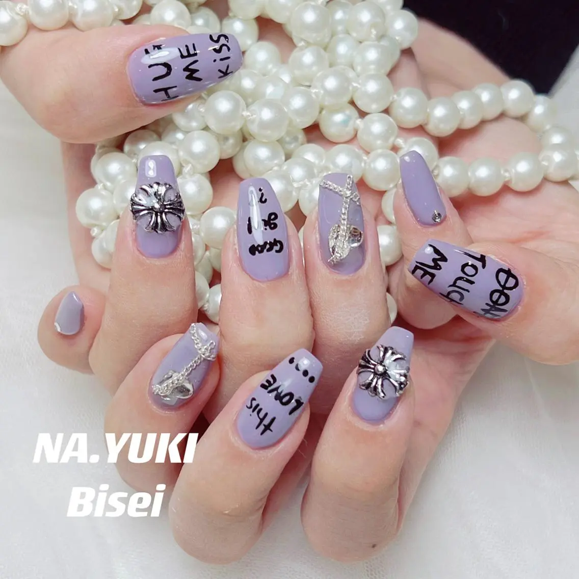 ネイル 🦋 Queenieのネイルデザイン