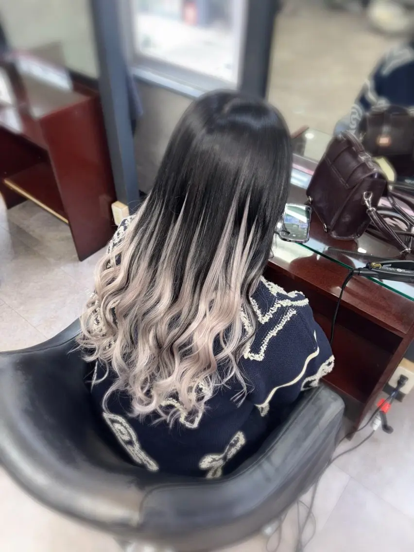 ミディアム ボブ エクステ レイヤーカット ヘアカラー エクステ ハイトーンカラー 💚りょうか💚のヘアスタイル