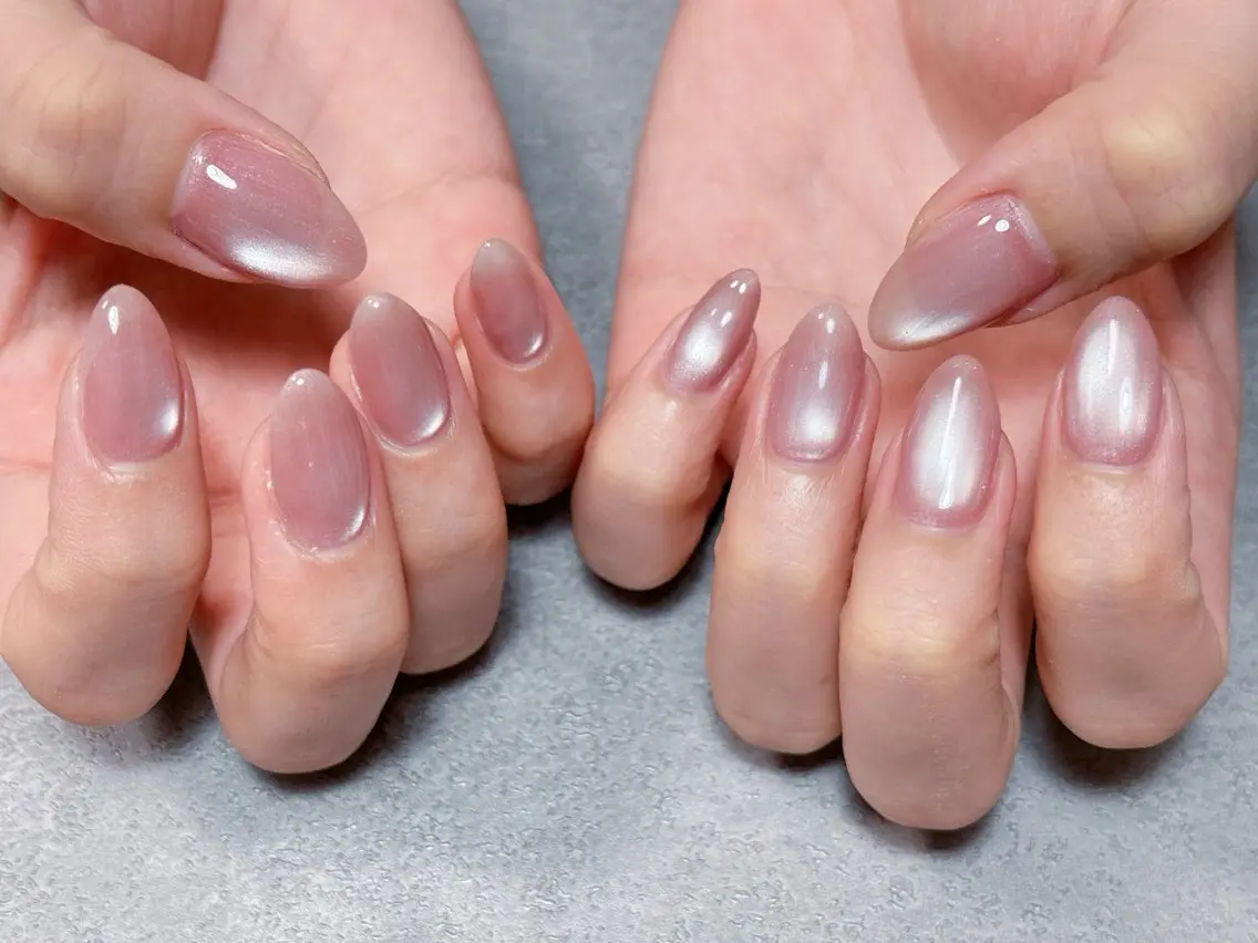 ネイル 韓国ネイル マグネットネイル ニュアンスネイル 夏ネイル ハンドネイル ハンドケア 💫ゆか_ Nailartistのネイルデザイン