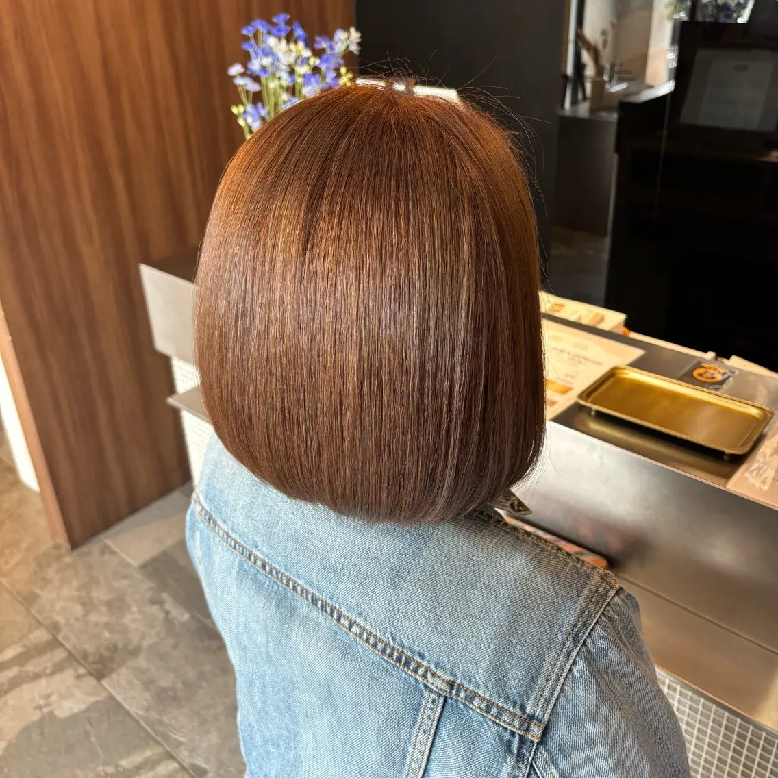 ミディアム 卒業式のヘアスタイル ハイライト 白髪ぼかし＆ショート ＆ツヤ髪💎YUMAのヘアスタイル