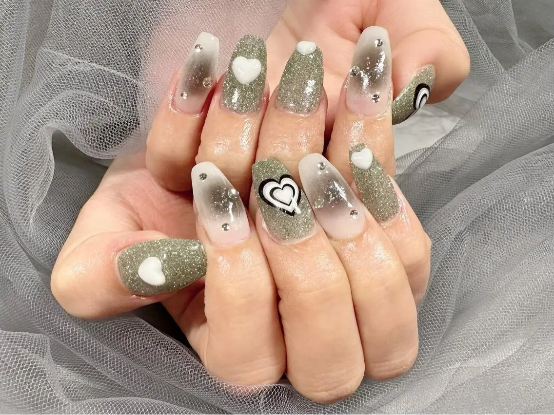 ネイル チークネイル フラッシュネイル グリーン ラメ(グリッター) ハンドネイル Nail Salon KURELLYのネイルデザイン