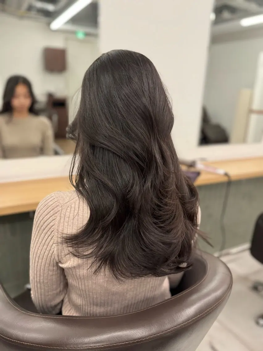 ロング カラー ベージュカラー ブリーチ ケアカラー 透明感カラー グレージュ カット ヘアカラー トリートメント 赤み消し韓国ヘア レイヤー縮毛🤍渡邉のヘアスタイル