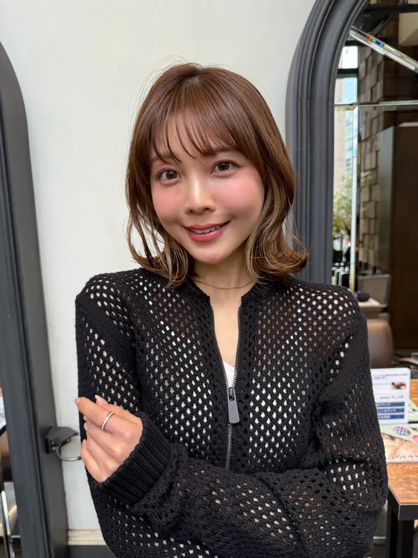 ミディアム カット ヘアカラー 齊藤政太 顔周り カット 透明感カラーのヘアスタイル