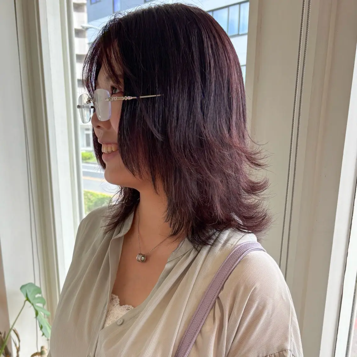 ミディアム カラー ラベンダーカラー レイヤーカット シャギー 外ハネヘア ウルフカット 安西 香利奈のヘアスタイル