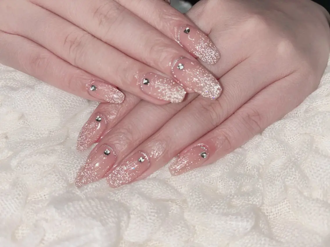 ネイル フラッシュネイル キラキラネイル Nail •Head スパFortunaのネイルデザイン
