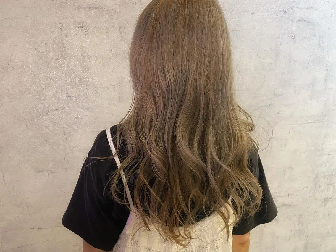ロング カラー アディクシーカラー グレージュ vato バトのヘアスタイル